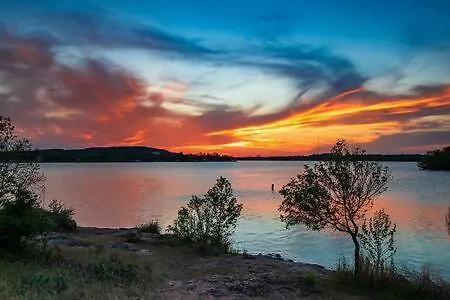 Lake Beach Access & Views, 5Kings! Buchanan Dam Exterior photo